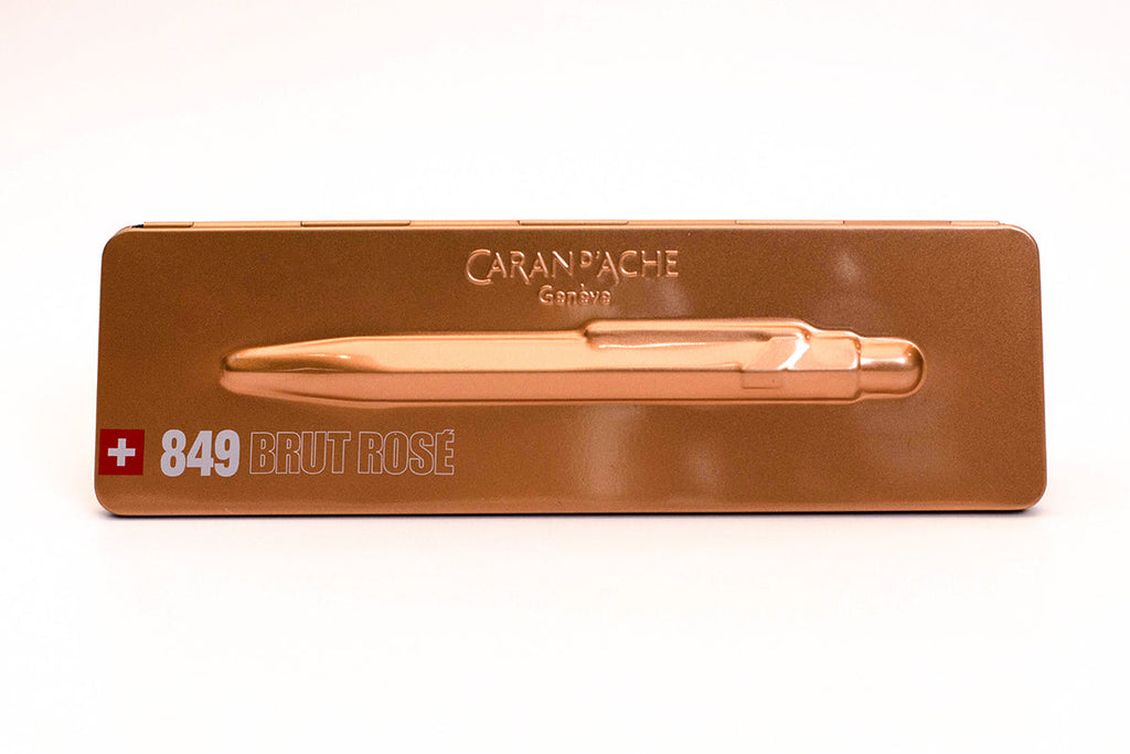 Caran D'Ache - Kugelschreiber "849 Brut" - Farbe Rosé Metalldose