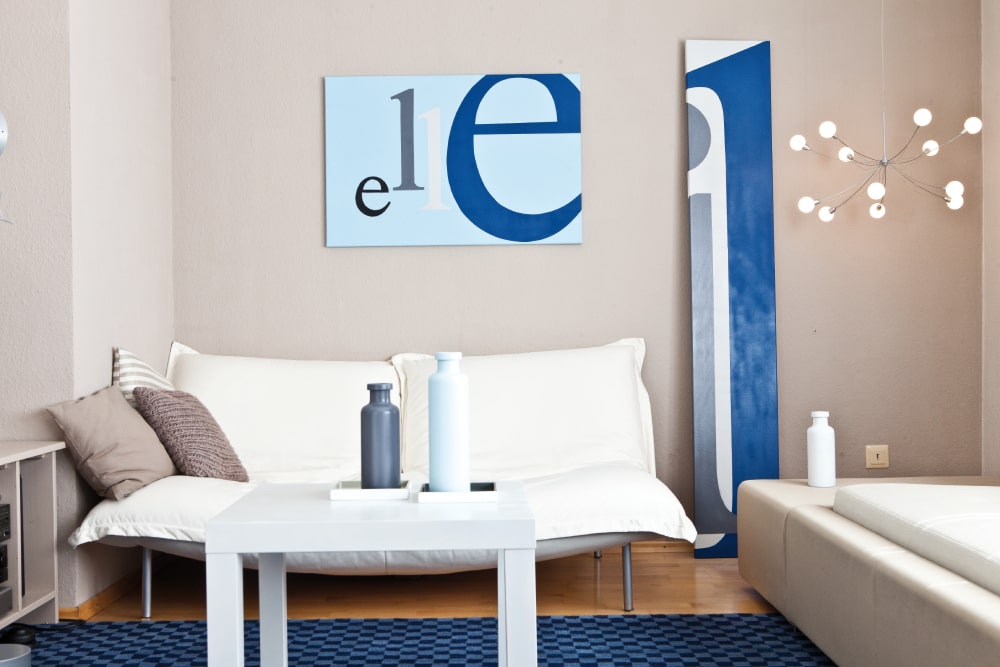  Mit Edding Permanentspray lackierte Dekoration in enzianblau matt